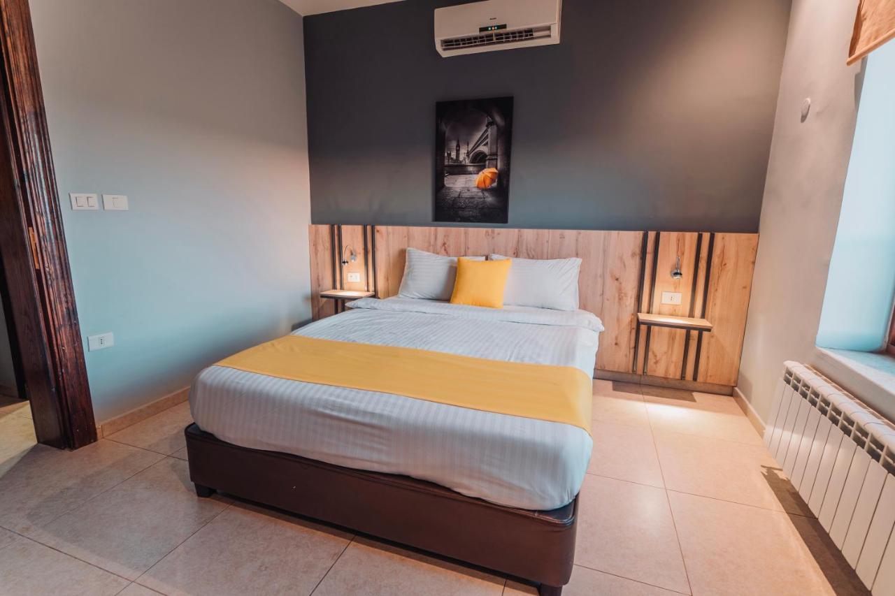 Baden Hotel Suites Amman Bagian luar foto