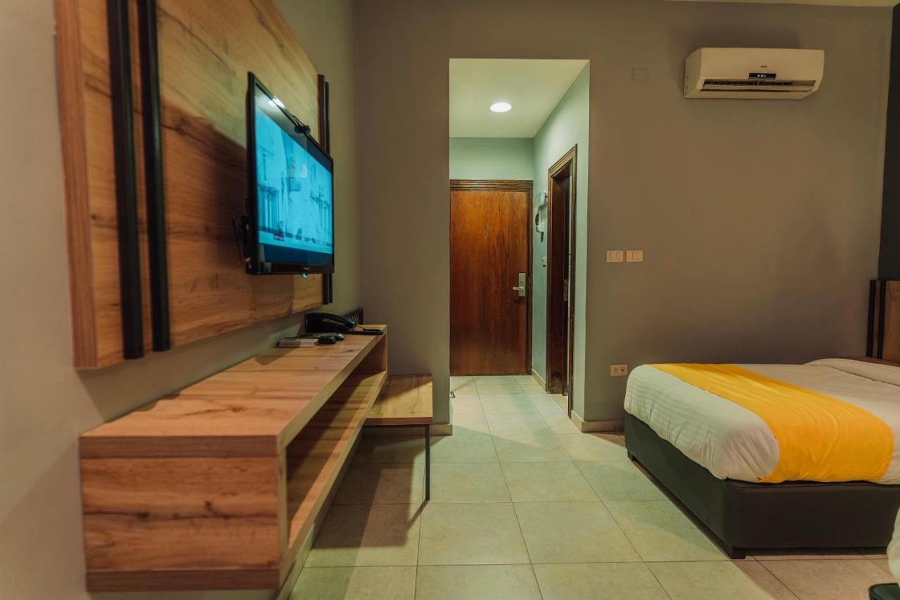 Baden Hotel Suites Amman Bagian luar foto