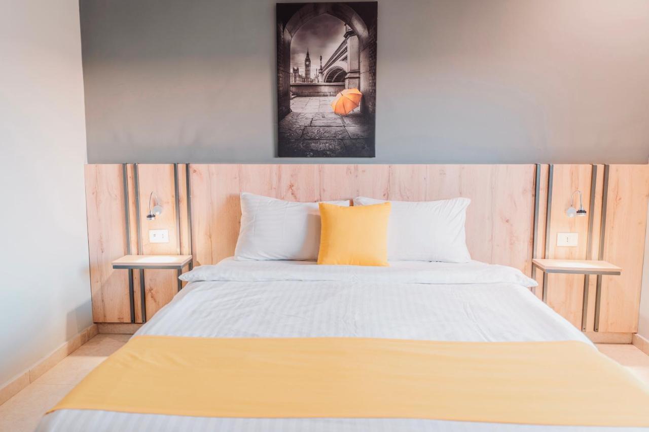 Baden Hotel Suites Amman Bagian luar foto